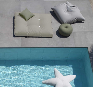 Bali-Schwimmliege